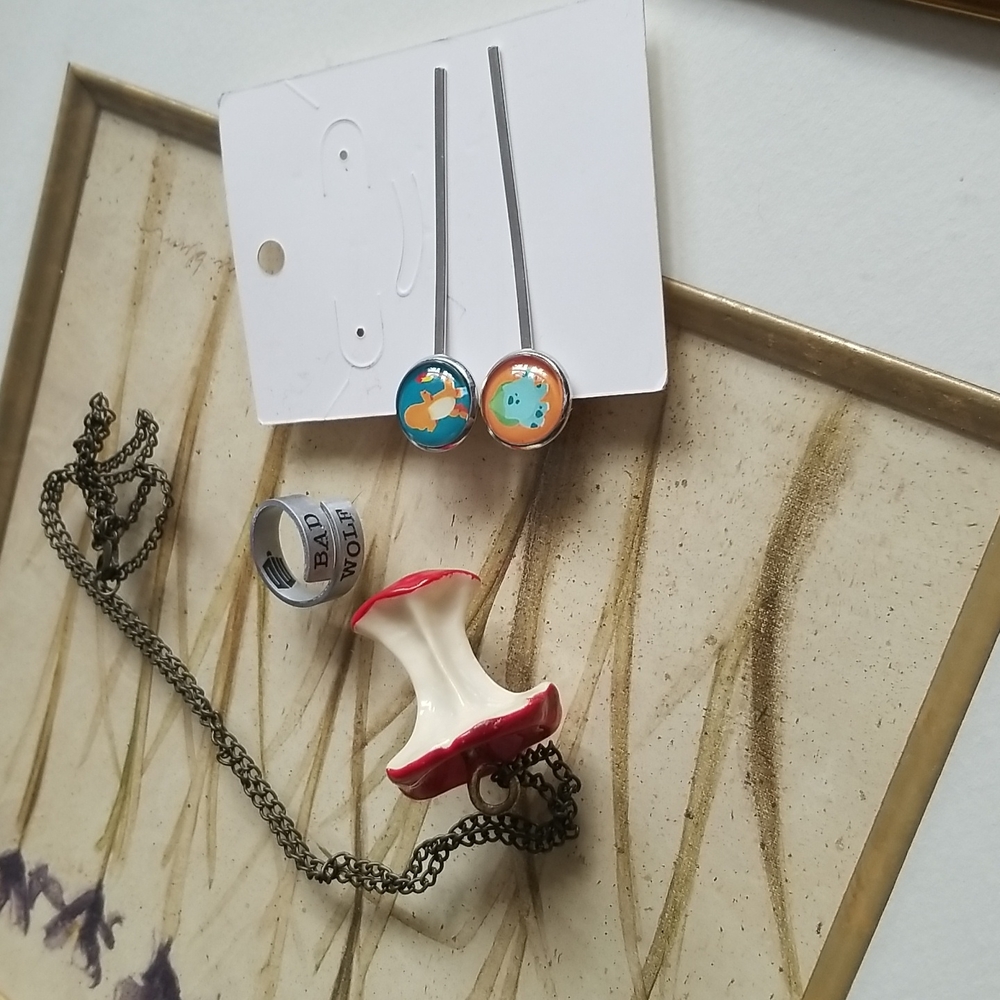 Mixed Accessories Doctor Who Ring, Apple Necklace, Pokemon Hair Accessories